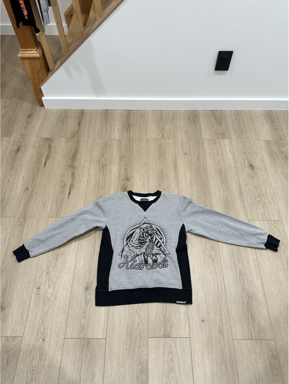 Kidrobot Sweatshirt Men's Medium  Pullover Crew Neck Long Sleeve Wolf
